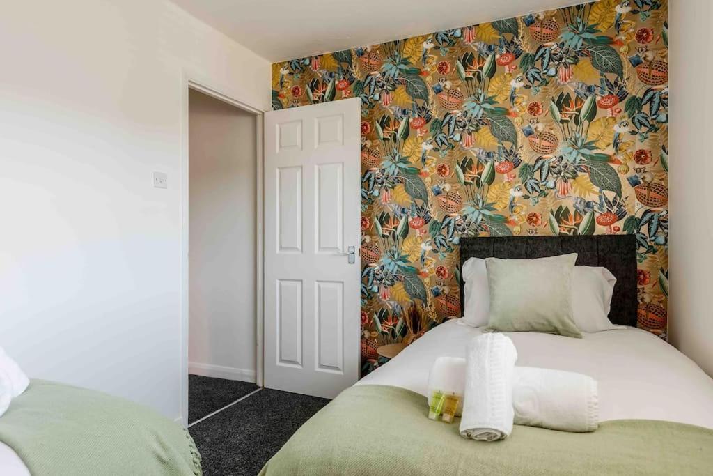 2 Bedroom House-Driveway - Bournemouth Hospital - Long Stay Discounts - Lima Apartments Ltd Exterior foto