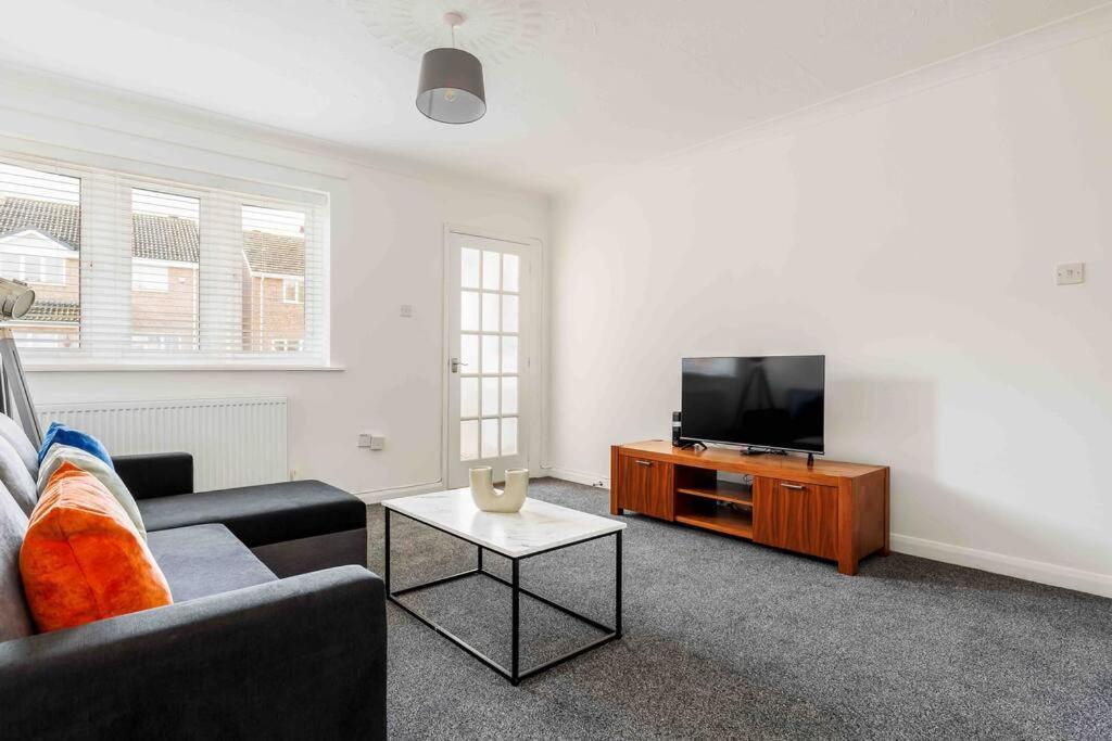 2 Bedroom House-Driveway - Bournemouth Hospital - Long Stay Discounts - Lima Apartments Ltd Exterior foto
