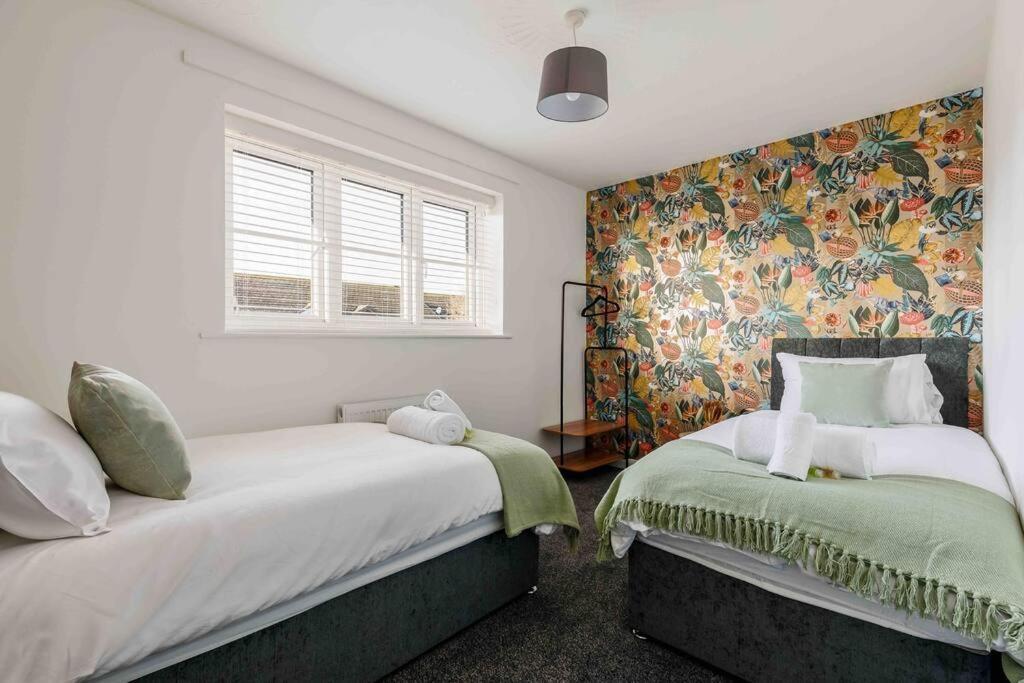 2 Bedroom House-Driveway - Bournemouth Hospital - Long Stay Discounts - Lima Apartments Ltd Exterior foto