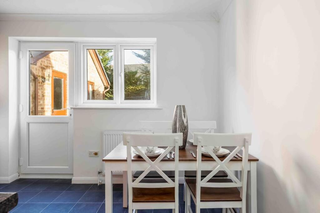 2 Bedroom House-Driveway - Bournemouth Hospital - Long Stay Discounts - Lima Apartments Ltd Exterior foto
